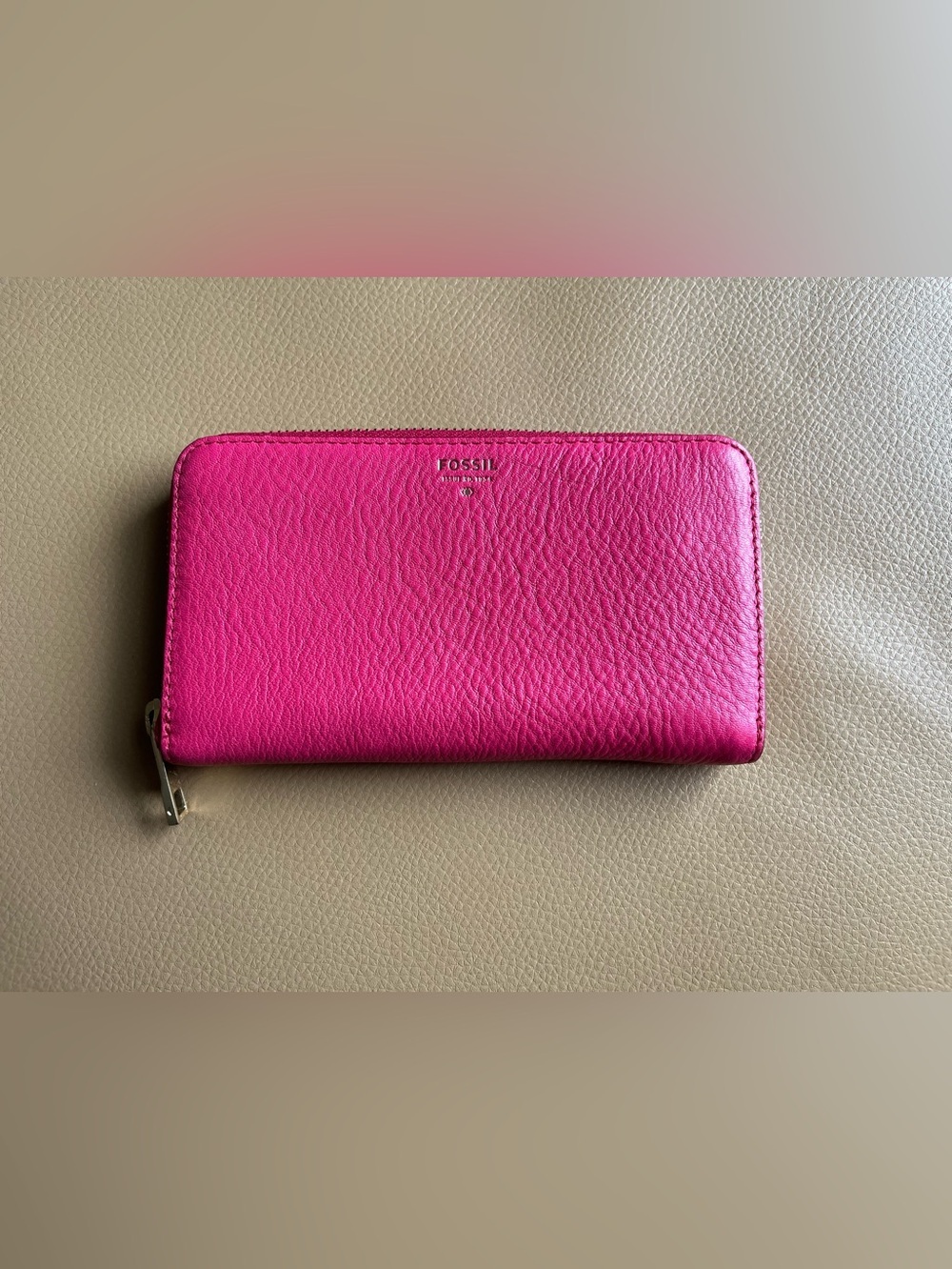 Fossil Sydney Soft Pebbled Leather Zip Around Hot Pink Wallet EUC